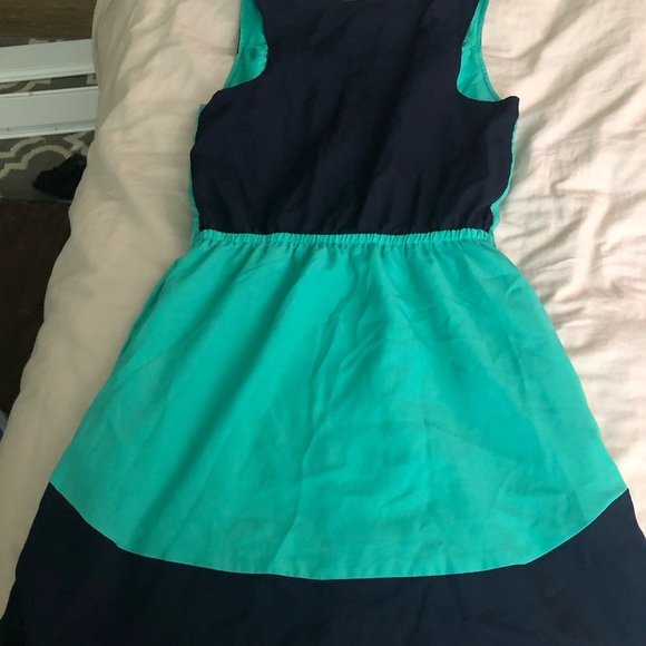 Color block dress - Picture 2 of 3